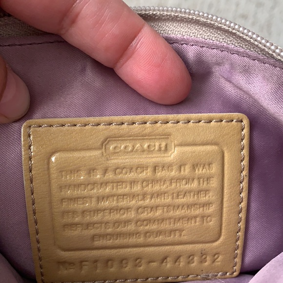 Coach gold small crossbody bag - Picture 9 of 11